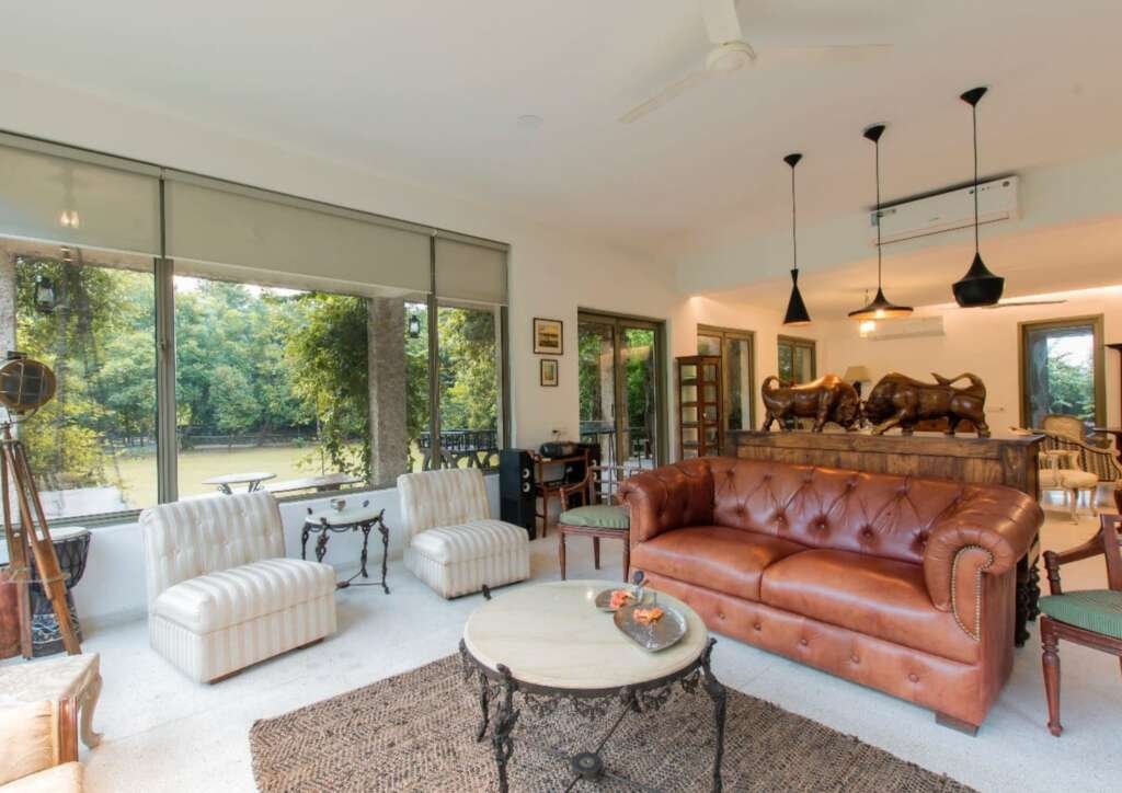 This Retreat Just Outside The City Lets The Trees Stay And The Design Follow 1 1 3