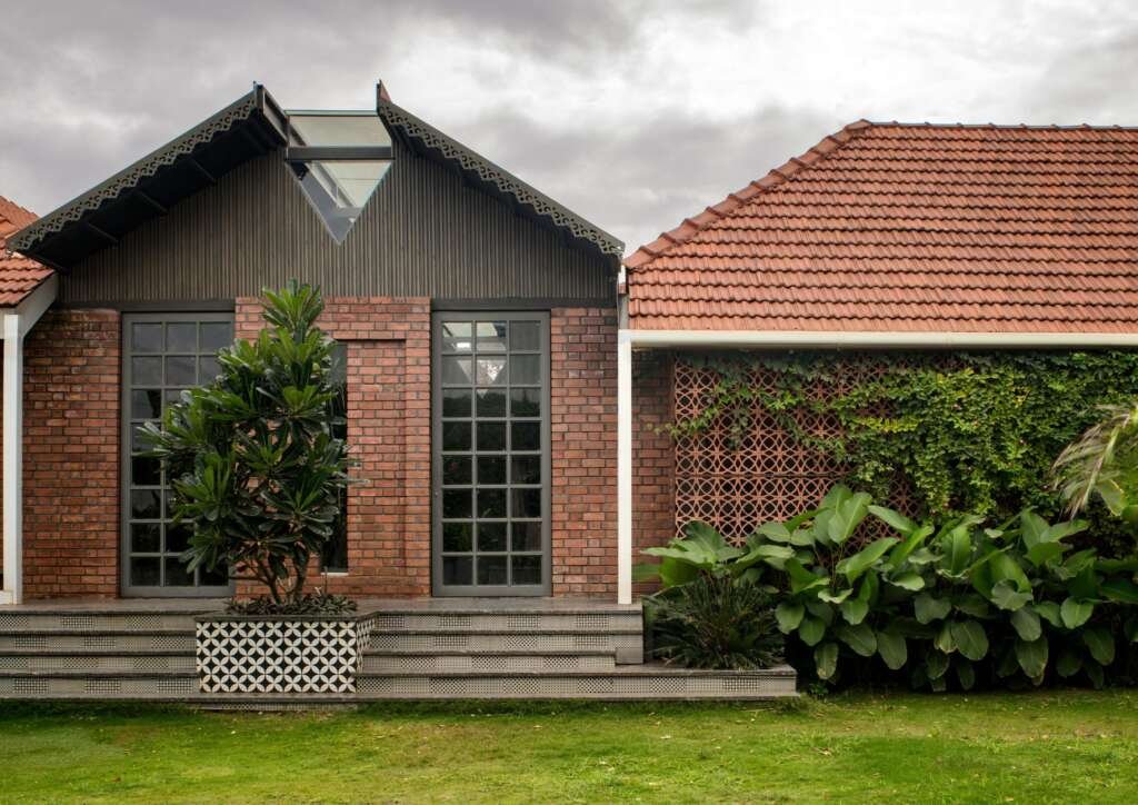 restaurant and lounge 11