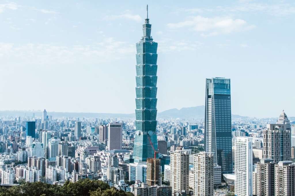 taipei 101, taiwan’s iconic skyscraper, featuring a massive tuned mass damper that absorbs seismic forces to protect the building during earthquakes.